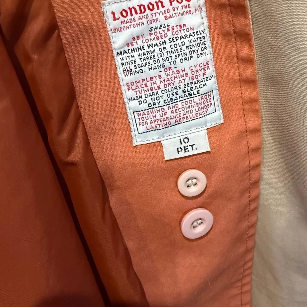 Vintage classic London Fog  Tan Trench Coat with Rust Lining Union Label USA 10P